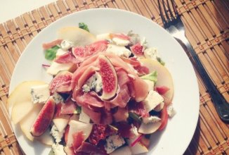 Салат с грушей и инжиром