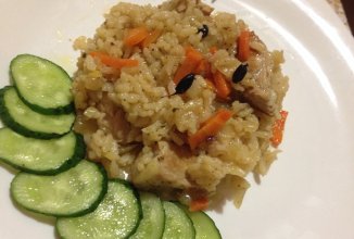 Плов со свининой и изюмом))