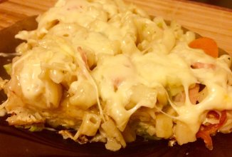 Запеканка мокоронная с сосисками)))