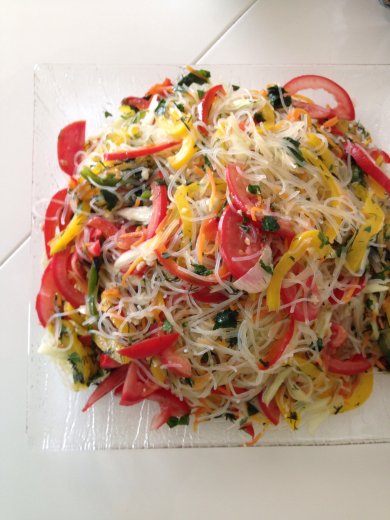 Салат с креветками, Черри и шпинатом - Шаг 1