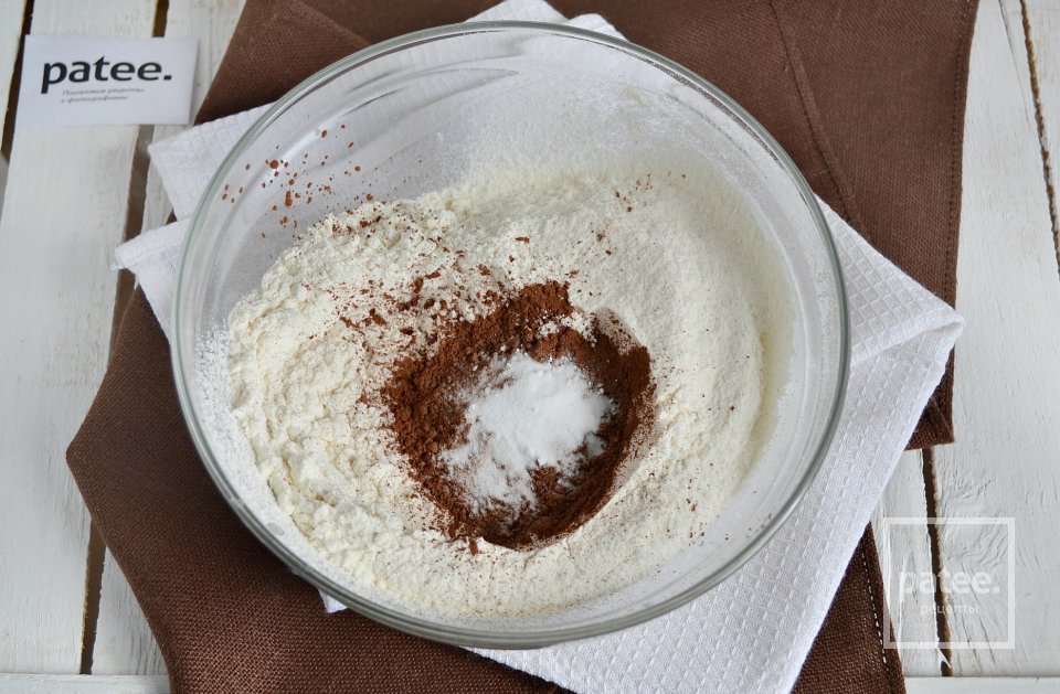 Шоколадно-ромовые капкейки со сливочным кремом - Шаг 4