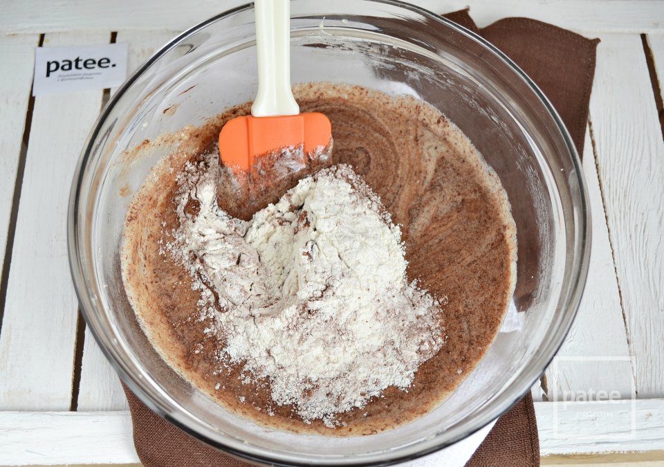 Шоколадно-ромовые капкейки со сливочным кремом - Шаг 10