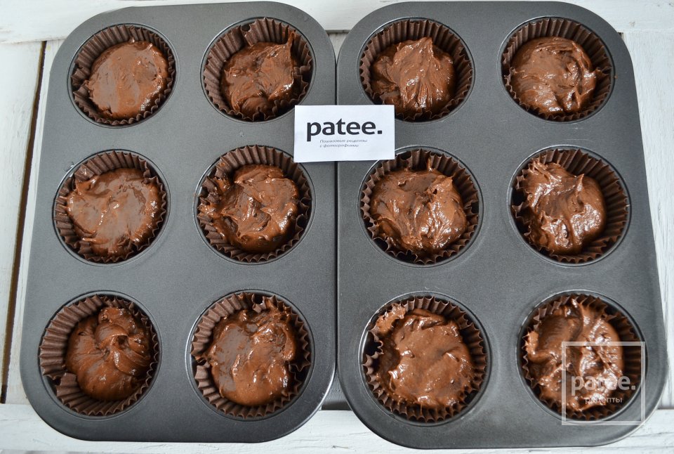 Шоколадно-ромовые капкейки со сливочным кремом - Шаг 13