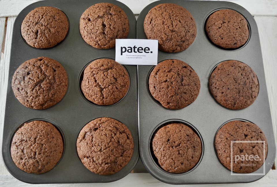 Шоколадно-ромовые капкейки со сливочным кремом - Шаг 16