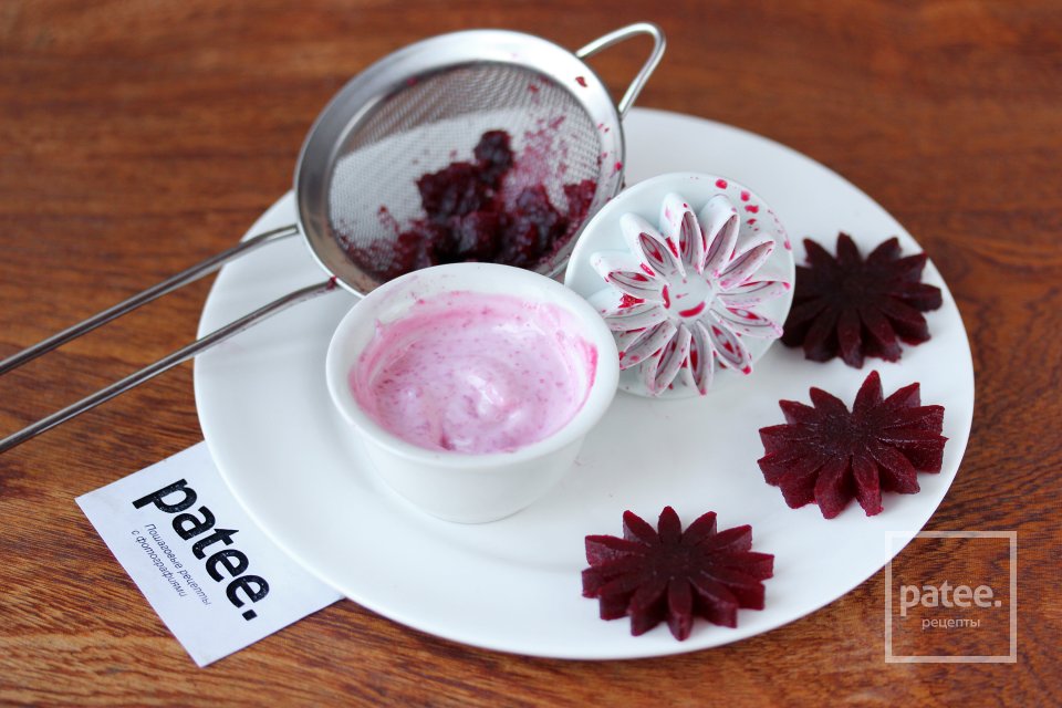 Слоёный салат с сельдью, сыром и свёклой - Шаг 13