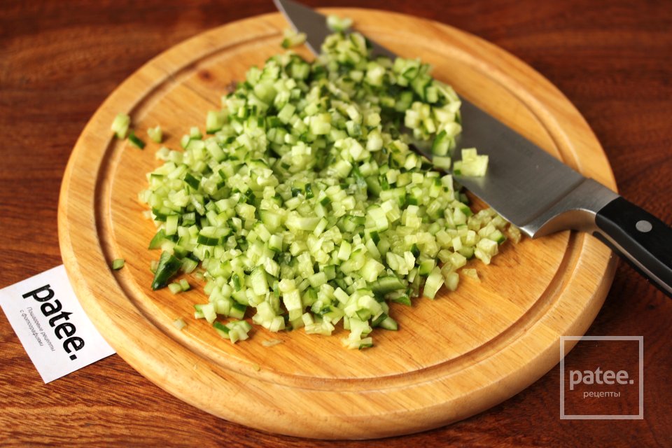 Окрошка на сметане с колбасой - Шаг 3