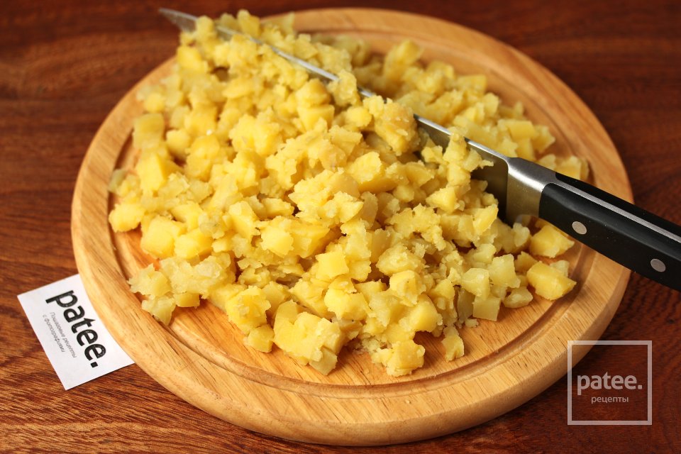 Окрошка на сметане с колбасой - Шаг 5