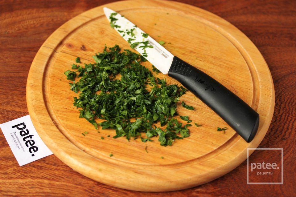 Окрошка на сметане с колбасой - Шаг 8