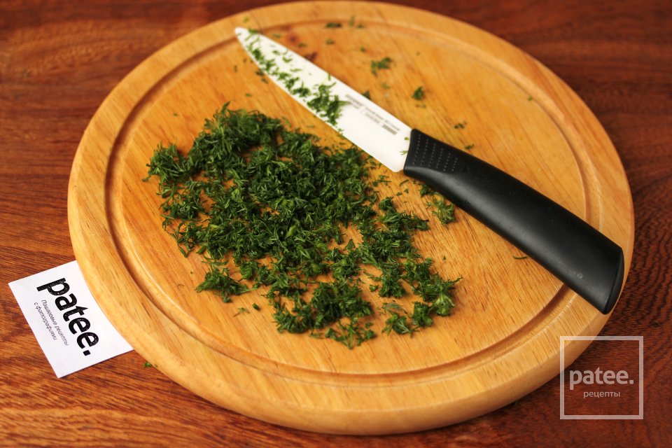 Окрошка на сметане с колбасой - Шаг 9