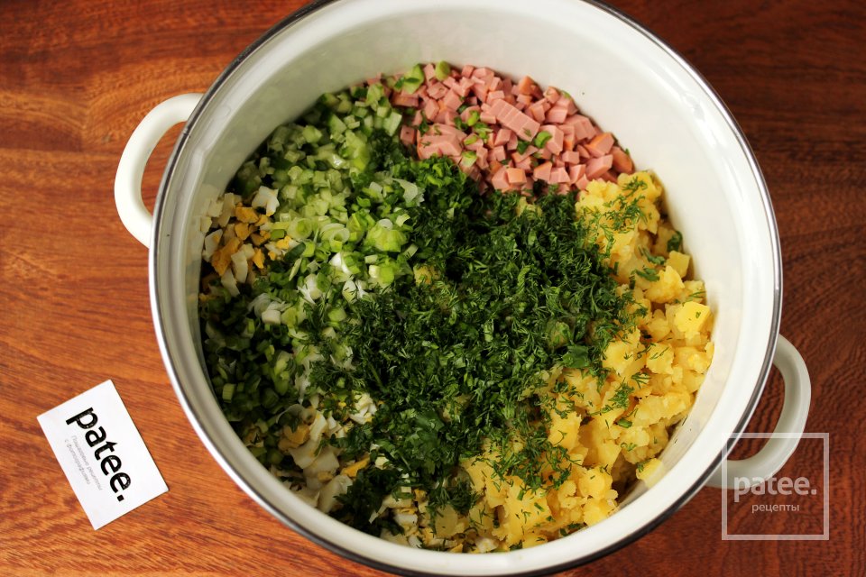 Окрошка на сметане с колбасой - Шаг 10