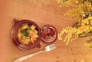 Тушеная курочка с картофелем в горшочке