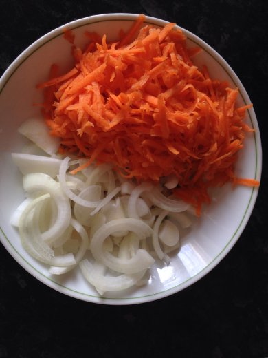 Тушеная курочка с картофелем в горшочке - Шаг 2