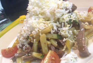 Теплый салат с говяжьим языком.