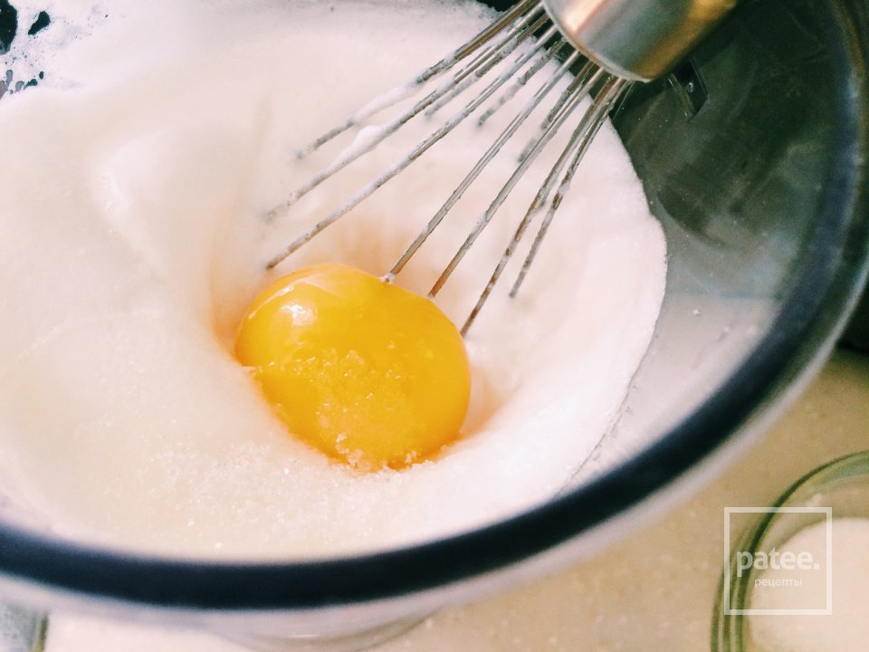 Бисквитный пирог с творогом😋 - Шаг 3