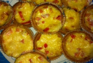 Тарталетки со сливочным сыром и помидорами