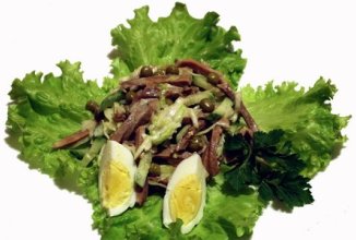 Салат с отварным языком и капустой