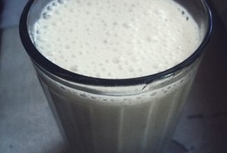 Банановый смузи с кефиром