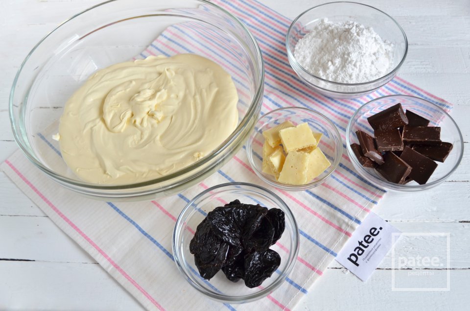 Шоколадный торт медовик с черносливом - Шаг 2