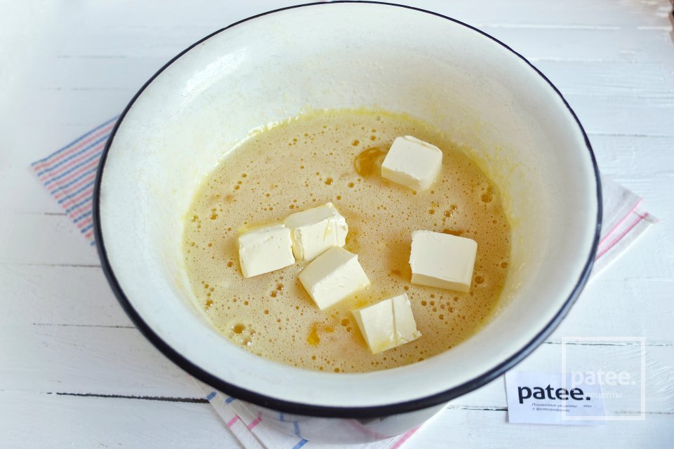 Шоколадный торт медовик с черносливом - Шаг 6