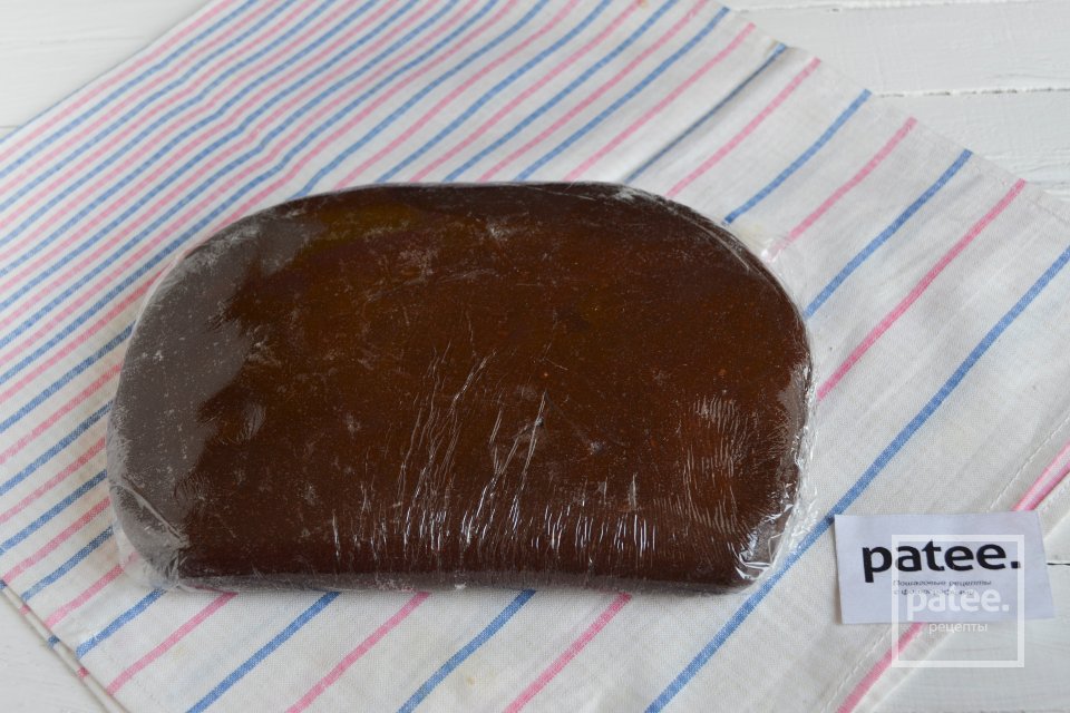 Шоколадный торт медовик с черносливом - Шаг 12