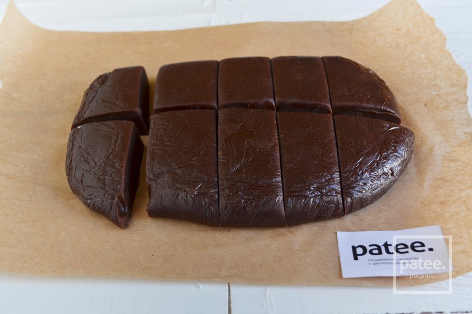 Шоколадный торт медовик с черносливом - Шаг 13