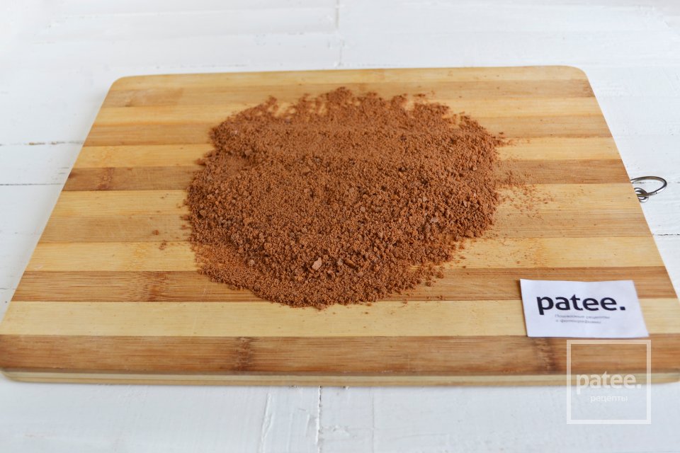 Шоколадный торт медовик с черносливом - Шаг 17