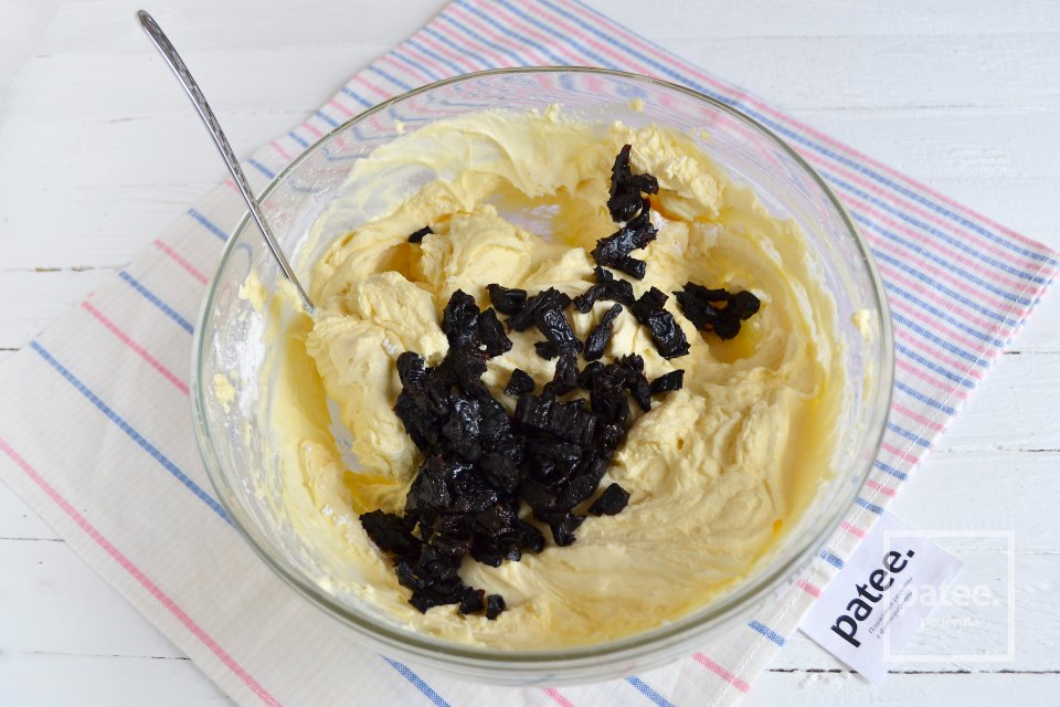 Шоколадный торт медовик с черносливом - Шаг 19