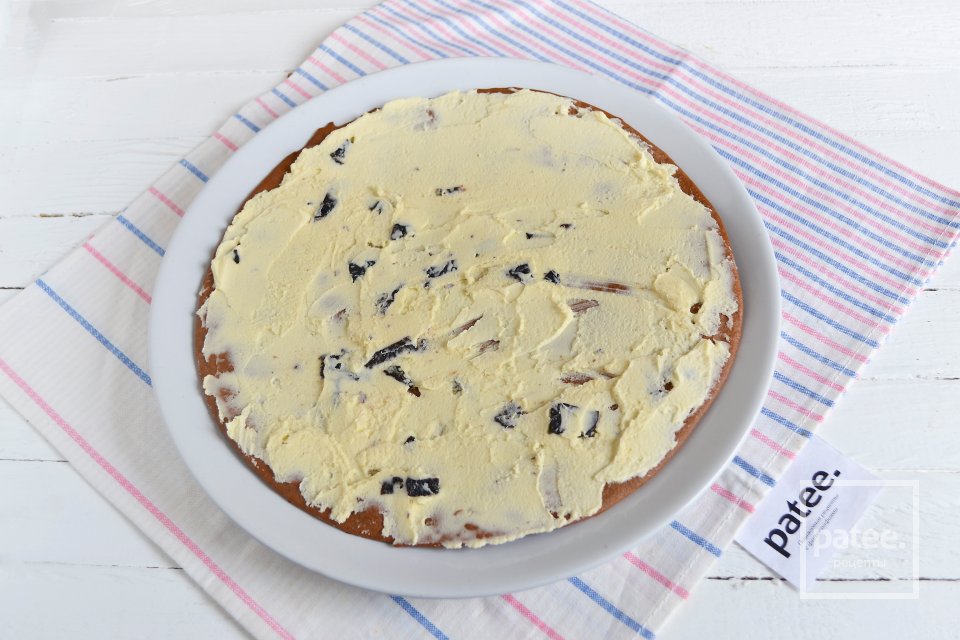 Шоколадный торт медовик с черносливом - Шаг 21