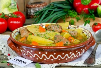 Картофельный соус с говяжьей тушенкой