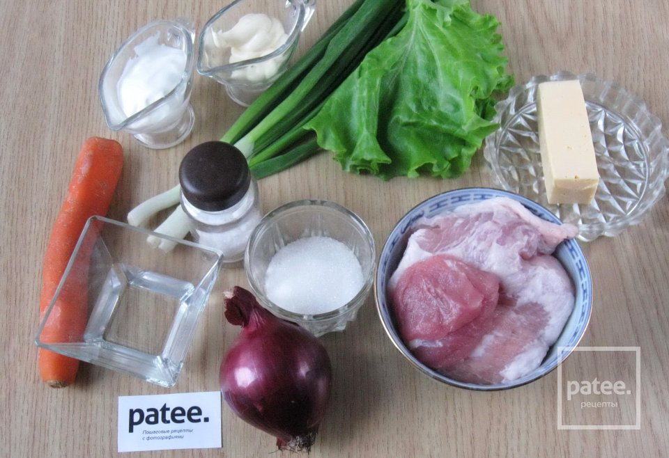Салат из свинины с маринованным  луком и сыром - Шаг 1