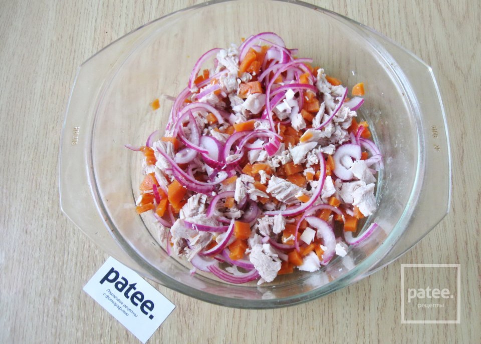 Салат из свинины с маринованным  луком и сыром - Шаг 9