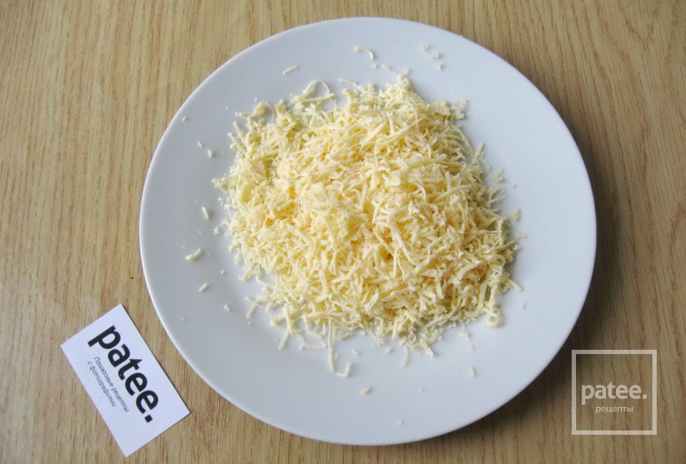 Салат из свинины с маринованным  луком и сыром - Шаг 12