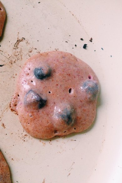 Пп оладушки с смородиной🍇 - Шаг 2