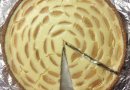 Творожный пирог с грушей и арахисовой пастой