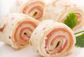 Рулетики с лососем