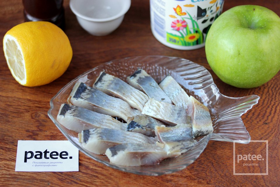 Сельдь под сметанно-яблочным соусом - Шаг 3