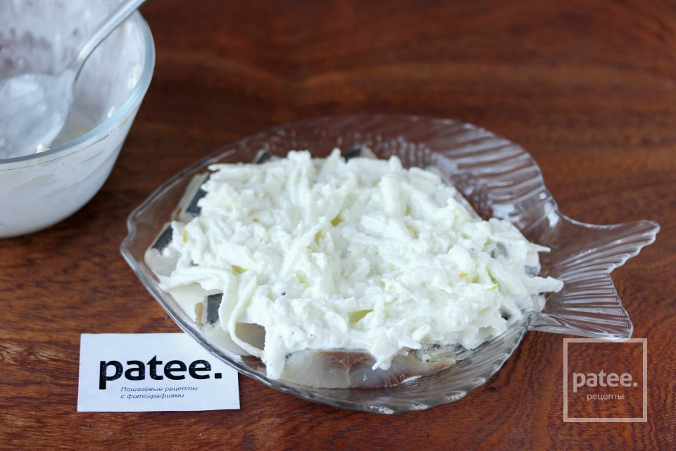 Сельдь под сметанно-яблочным соусом - Шаг 8