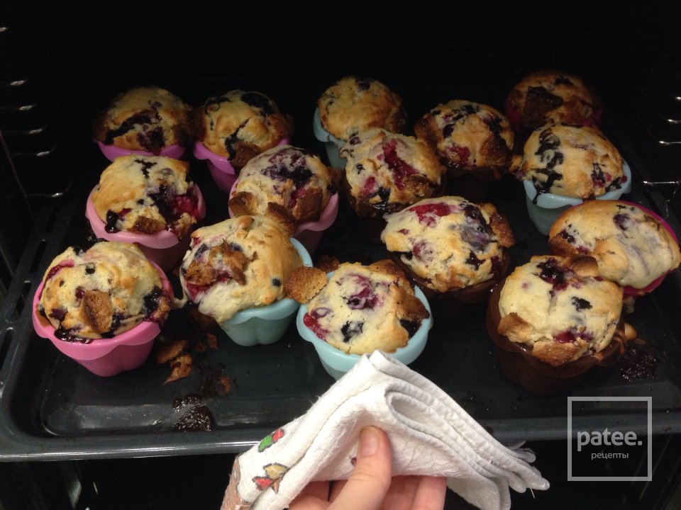 Ягодные кексы с белым шоколадом - Шаг 7