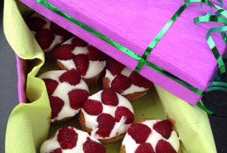 Cupcakes with raspberry✔️