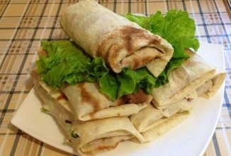 Диетическая шаурма с морепродуктами.