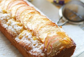 Кекс с яблоками и кунжутом