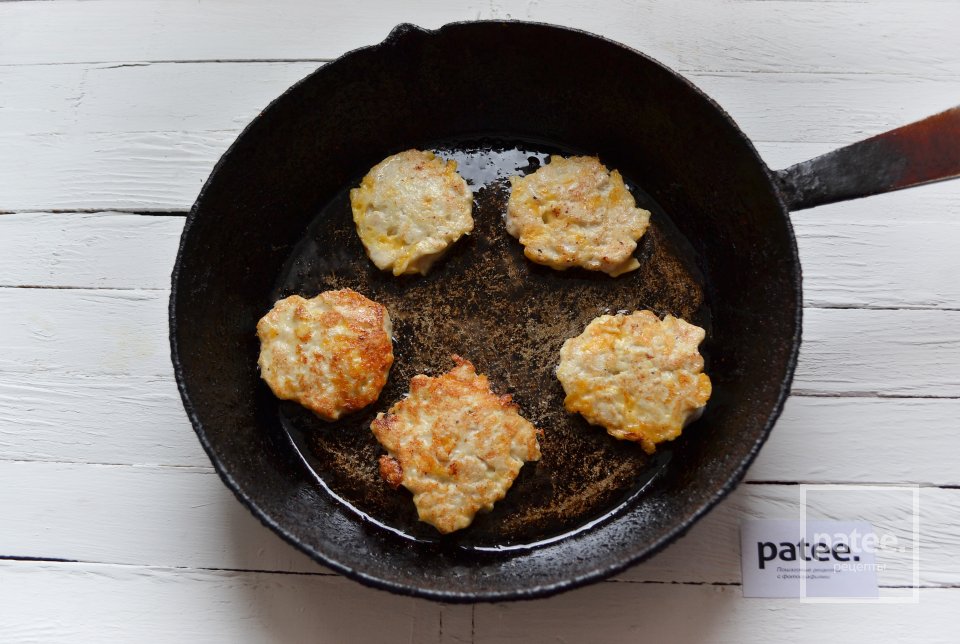 Рубленые куриные котлеты с сыром - Шаг 13