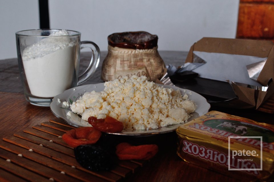 Творожные рогалики с шоколадом и сухофруктами - Шаг 1