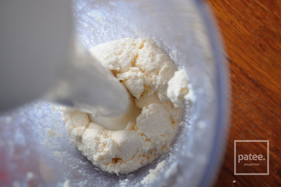 Творожные рогалики с шоколадом и сухофруктами - Шаг 2