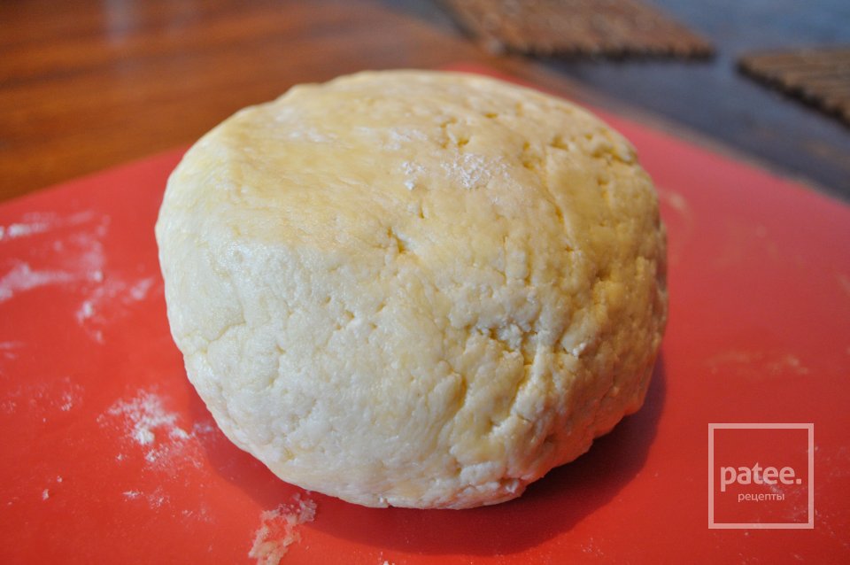 Творожные рогалики с шоколадом и сухофруктами - Шаг 4