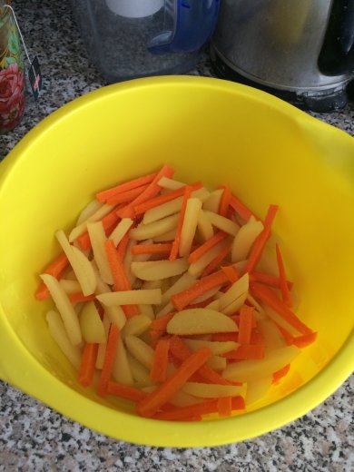 Картофель тушеный с морковью и специями - Шаг 2