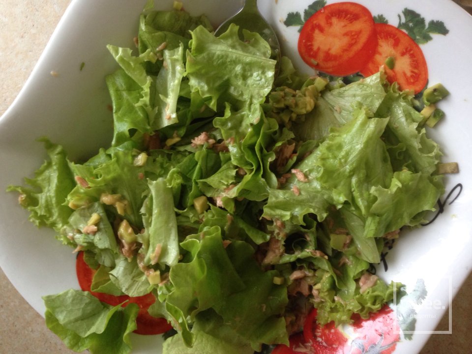 Зеленый салат с тунцом и авокадо - Шаг 2