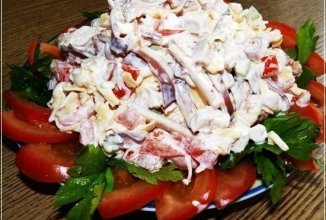 Салат с кальмарами