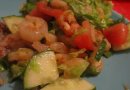 Овощной салат с креветками