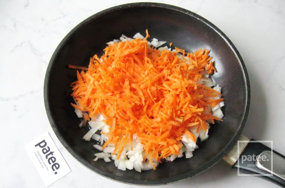 Котлеты с морковью и сыром в томатном соусе - Шаг 7
